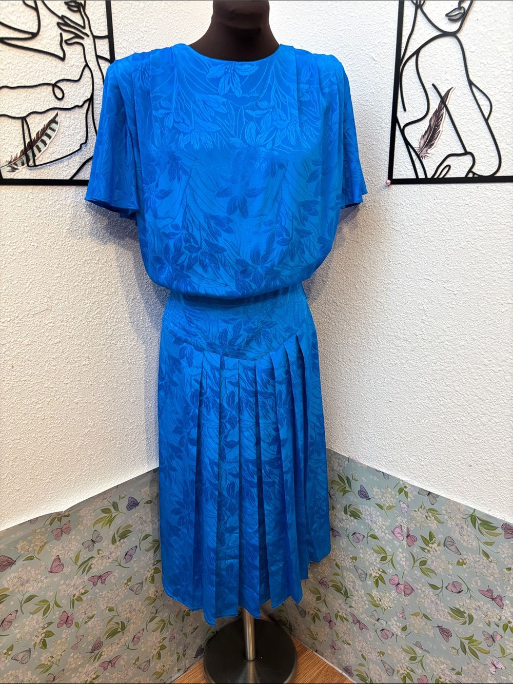 Vintage 1980’s Scarlett royal blue jacquard floral midi dress. Size 7/8